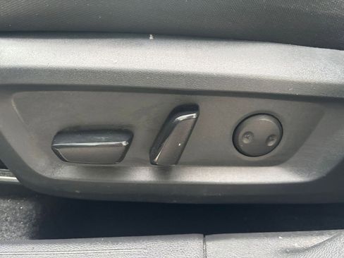 Used 2025 Nissan Rogue SV image 22