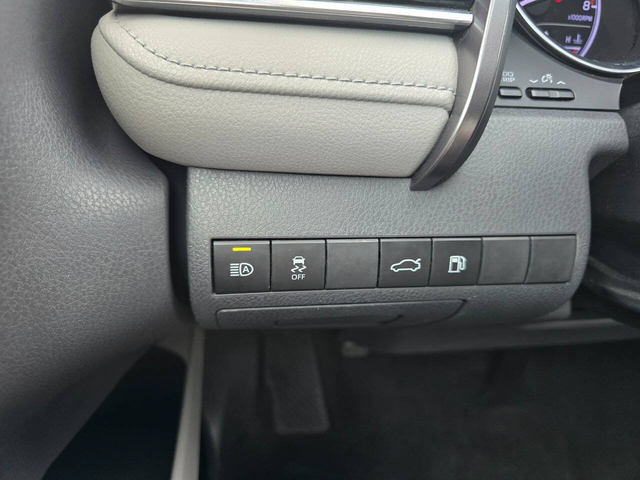 Used 2018 Toyota Camry LE w/ Convenience Package FWD image 15