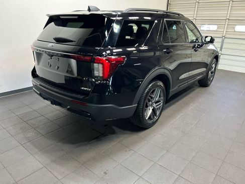 Used 2025 Ford Explorer ST-Line w/ ST-Line Street Pack AWD/4WD image 3
