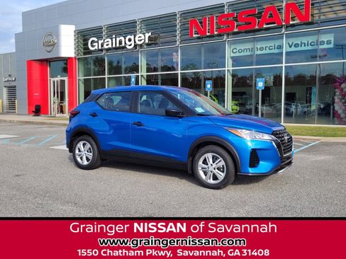 New 2025 Nissan Kicks Play S image 1