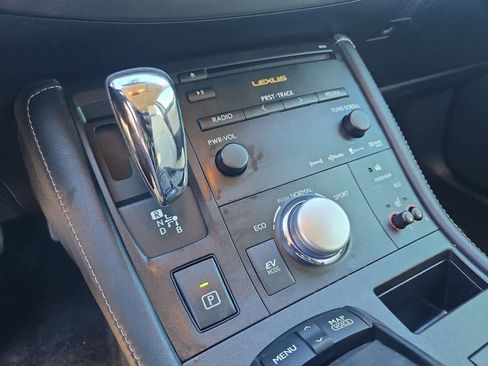 Used 2013 Lexus CT 200h image 32