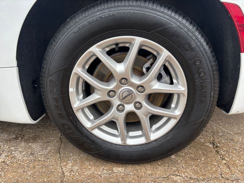 Used 2025 Chrysler Pacifica Select image 33