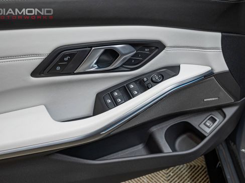 Used 2025 BMW M3 w/ M Carbon Exterior Package RWD image 86