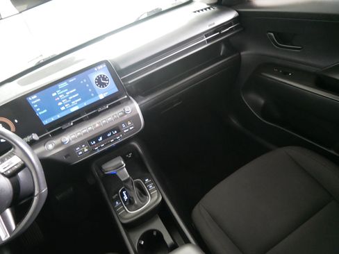 Used 2024 Hyundai Kona SEL AWD/4WD image 11