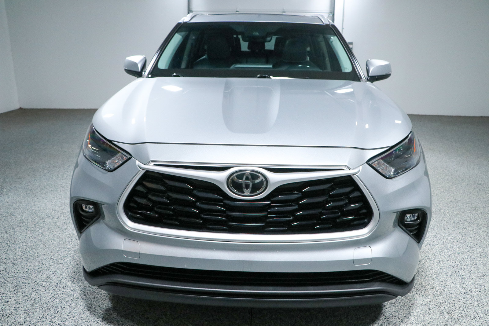 Used 2022 Toyota Highlander XLE FWD image 4