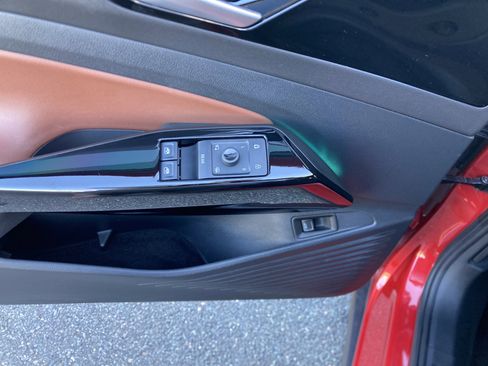 Certified 2022 Volkswagen ID.4 Pro S w/ Gradient Package image 12