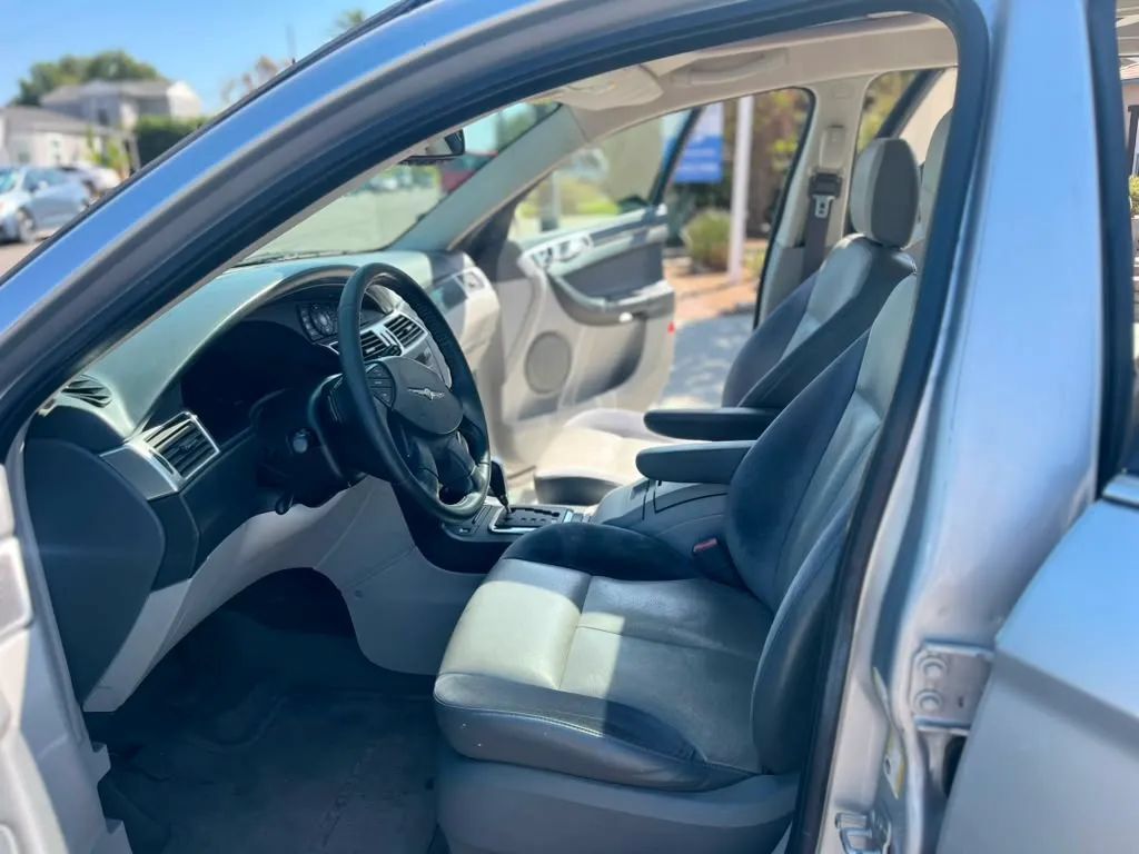 Used 2008 Chrysler Pacifica Touring FWD image 3