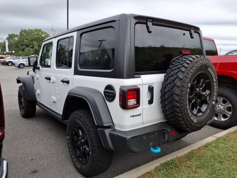 Used 2023 Jeep Wrangler Unlimited w/ Cold Weather Group AWD/4WD image 9