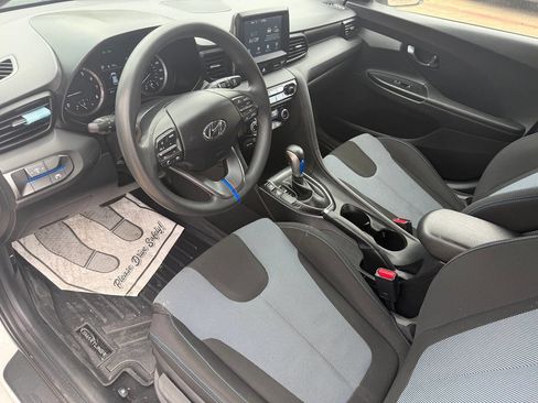 Used 2019 Hyundai Veloster 2.0 image 11