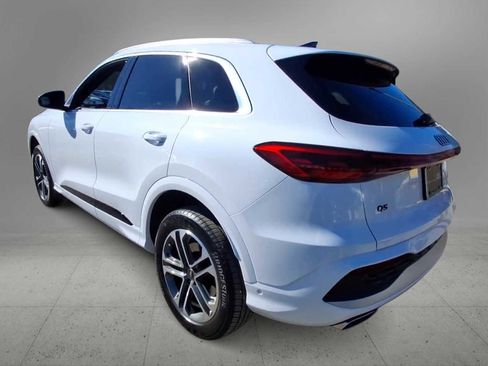 Used 2025 Audi Q5 Premium w/ Convenience Package image 6