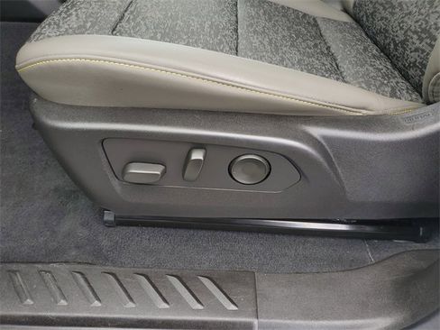 Used 2023 Chevrolet Colorado ZR2 w/ LPO, Tailgate Decal Package image 9