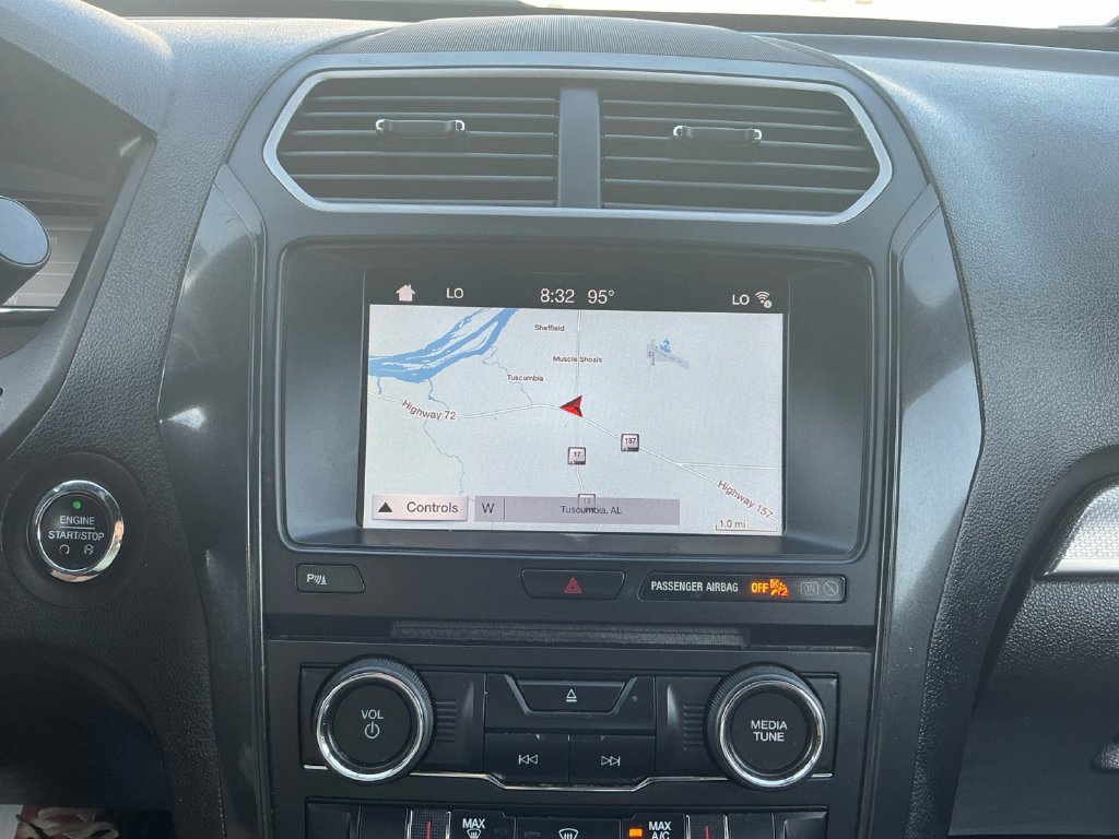 Used 2018 Ford Explorer XLT w/ Equipment Group 202A FWD image 26