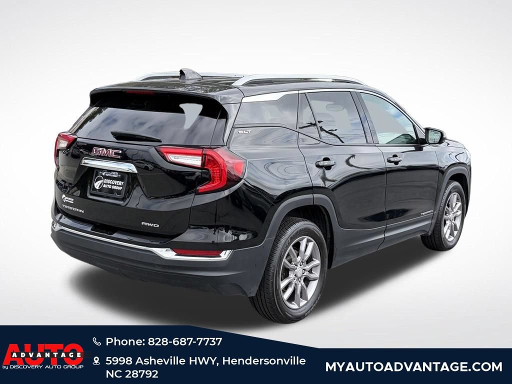 Used 2024 GMC Terrain SLT AWD/4WD image 3