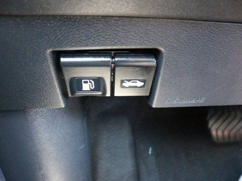 Used 2025 Nissan Versa SV FWD image 23