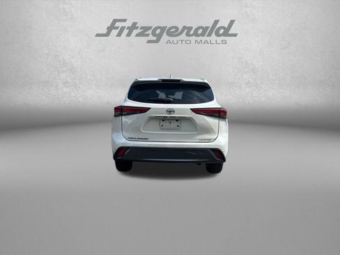 Used 2021 Toyota Highlander Limited FWD image 6