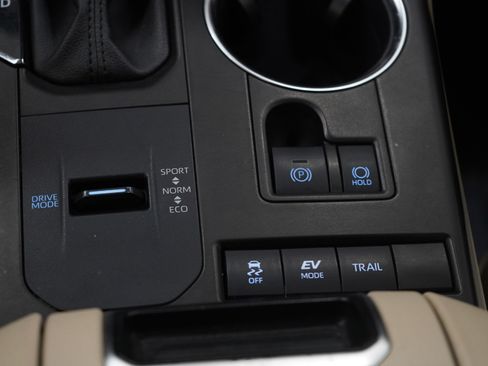 Used 2021 Toyota Highlander XLE image 24