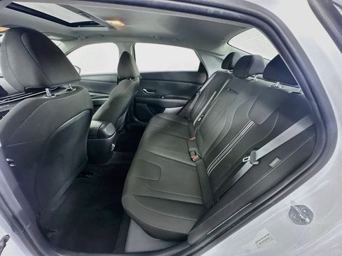 Used 2025 Hyundai Elantra SEL FWD image 29