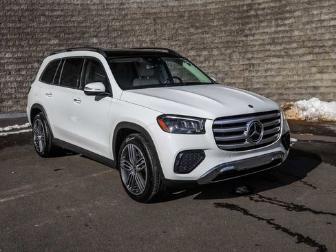 Used 2024 Mercedes-Benz GLS 450 4MATIC image 1