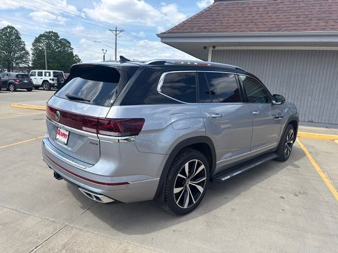 Used 2024 Volkswagen Atlas SEL Premium R-Line AWD/4WD image 5