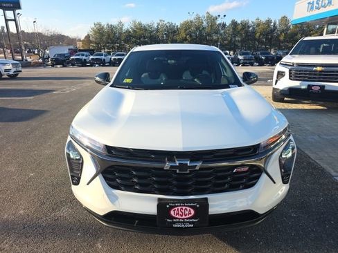 Used 2024 Chevrolet Trax RS image 2