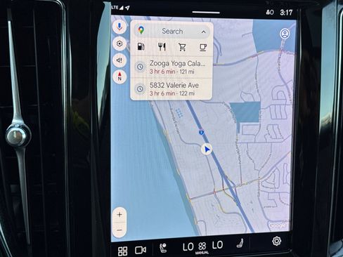 Certified 2023 Volvo XC60 B5 Ultimate w/ Climate Package image 23