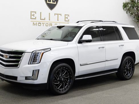 Used 2017 Cadillac Escalade Premium Luxury image 1