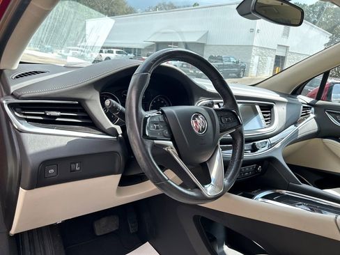 Used 2023 Buick Enclave Essence image 9