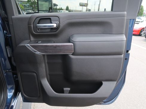Used 2022 Chevrolet Silverado 2500 LTZ w/ LTZ Plus Package AWD/4WD image 39