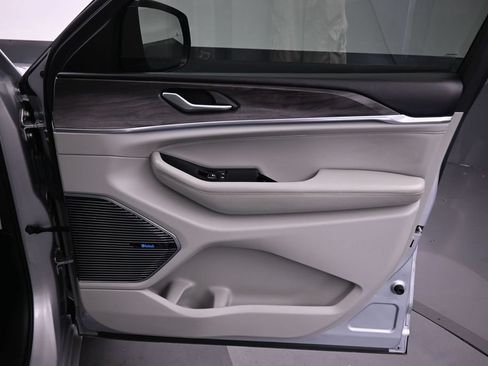 Used 2021 Jeep Grand Cherokee L Overland w/ MOPAR Finishing Package AWD/4WD image 57