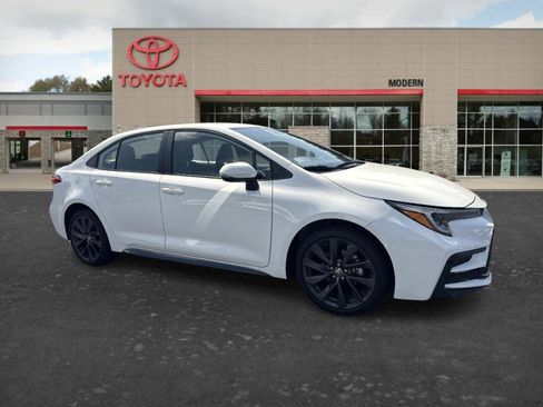 Certified 2026 Toyota Corolla SE FWD image 1