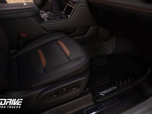 Used 2025 GMC Sierra 3500 AT4 w/ AT4 Premium Plus Package image 12