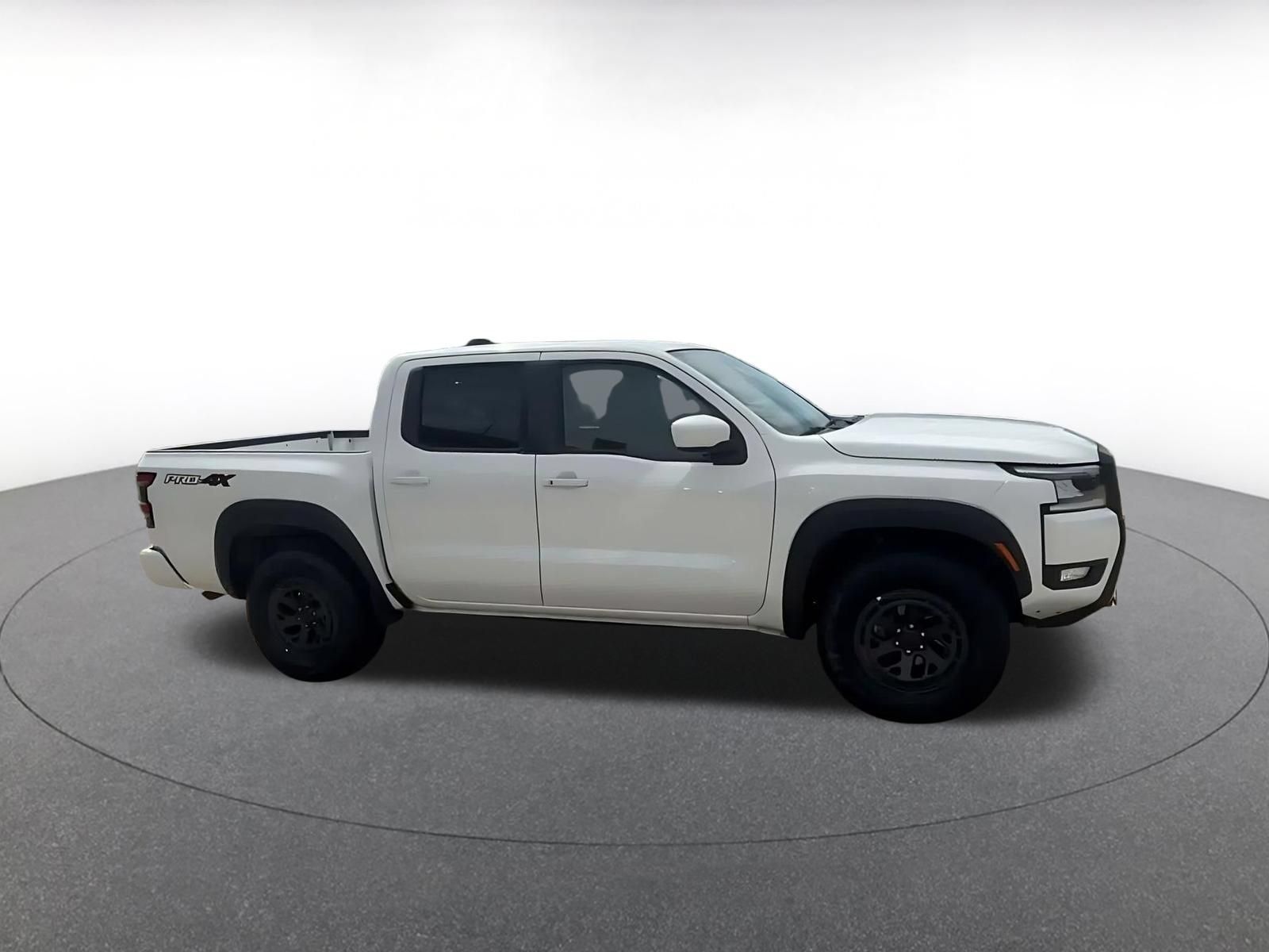 Used 2026 Nissan Frontier PRO-4X AWD/4WD image 2
