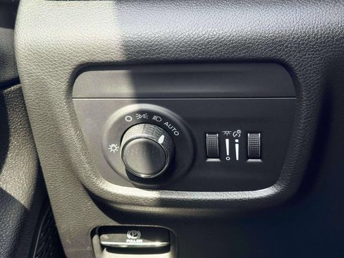 Used 2024 Jeep Grand Cherokee Laredo w/ Luxury Tech Group I AWD/4WD image 19