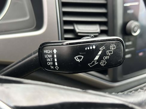 Used 2018 Volkswagen Atlas SE image 17