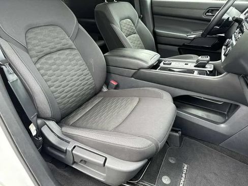 Used 2025 Nissan Pathfinder SV AWD/4WD image 30