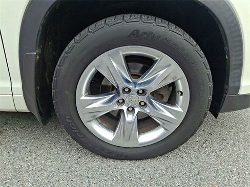 Used 2015 Toyota Highlander Limited image 10
