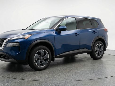 Used 2025 Nissan Rogue SV FWD image 3