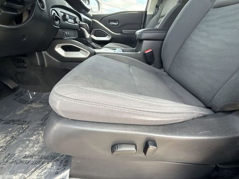 Used 2023 Nissan Frontier SV w/ SV Convenience Package AWD/4WD image 12