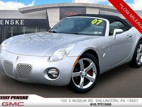 Used 2007 Pontiac Solstice Convertible w/ Premium Package RWD image 1