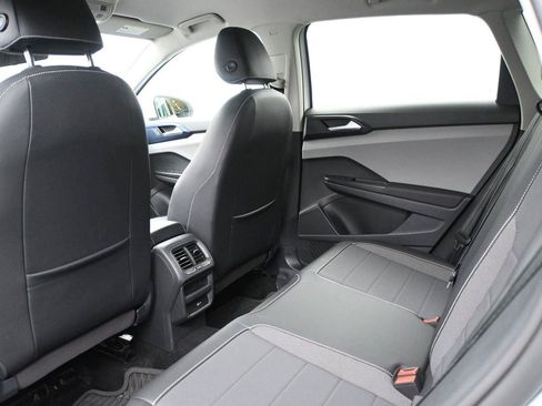 Used 2022 Volkswagen Taos SE AWD/4WD image 10