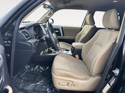 Used 2014 Toyota 4Runner SR5 AWD/4WD image 9