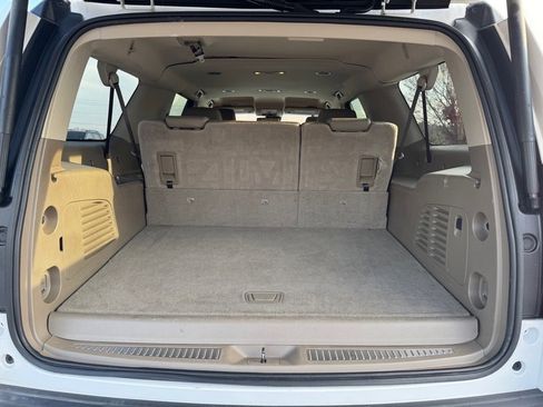 Used 2019 Chevrolet Suburban LT image 9