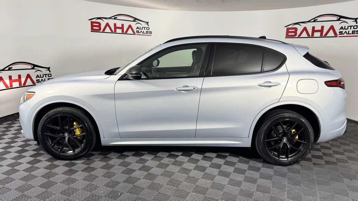 Used 2020 Alfa Romeo Stelvio Ti Sport w/ Quick Order Package 22S Sport AWD/4WD image 4