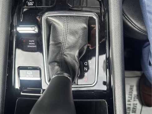 Used 2025 Jeep Compass Limited image 23