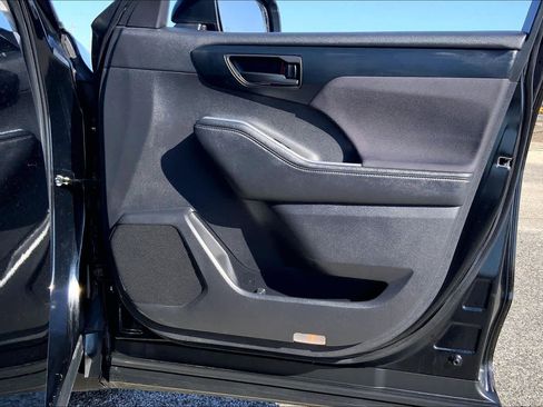 Certified 2024 Toyota Highlander LE image 22