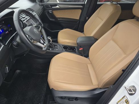 Used 2024 Volkswagen Tiguan SE image 16
