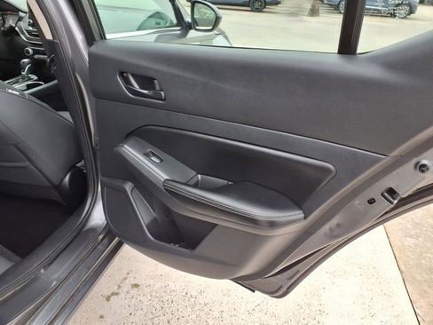 Used 2024 Nissan Altima 2.5 SV image 9