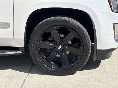 Used 2019 Cadillac Escalade ESV Luxury AWD/4WD image 9