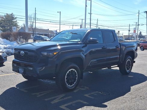 Used 2024 Toyota Tacoma TRD Off-Road w/ TRD Off Road Upgrade Package image 3