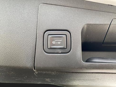 Used 2019 Cadillac XT5 Platinum AWD/4WD image 18